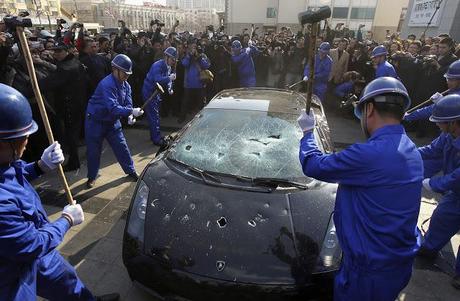 Vuoi demolire il tuo lamborghini ? Portalo in cina