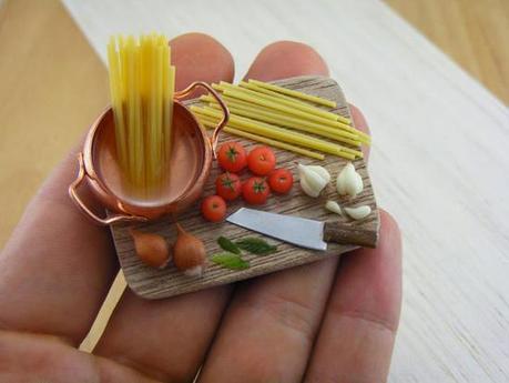 Le Mini Sculture alimentari di Shay Aaron