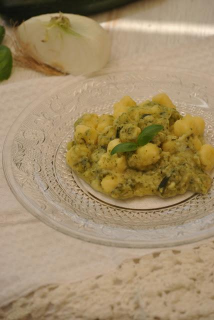 Gnocchi al kamut con pesto di zucchine