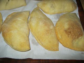 PANZEROTTI CON ROBIOLA E OLIVE