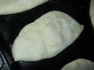 PANZEROTTI CON ROBIOLA E OLIVE