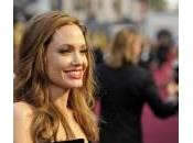 Angelina Jolie togliere ovaie. Rischio tumore anche