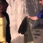 Boicottate Abercrombie & Fitch. E regala i vestiti del marchio ai senzatetto02