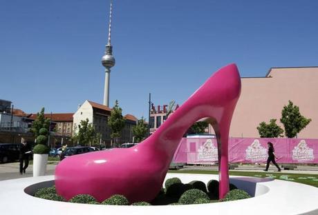 Berlino, femministe contro Barbie. La vita di plastica non è fantastica.