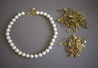 diy pearls & pin necklace