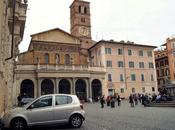 Sembra incredibile, eppure fotomontaggio. anche piazza santa maria trastevere, pian pianino, trasformata parcheggio abusivo!