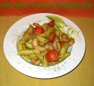 WHB #384 - Penne al sugo di baccelli di piselli, gamberetti e ciliegini