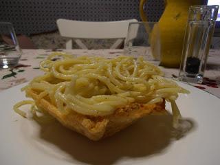 Ricetta dei cestini croccanti per gli spaghetti cacio e pepe