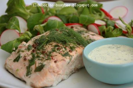 Light Lunch: Trancio di Salmone su un Letto di Insalata di Valeriana e Ravanelli con Salsa all'Aneto, Basilico e Aceto di Pesche or Salmon Fillet with Lamb Lettuce, Radishes and a Dill and Peach Vinegar Sauce