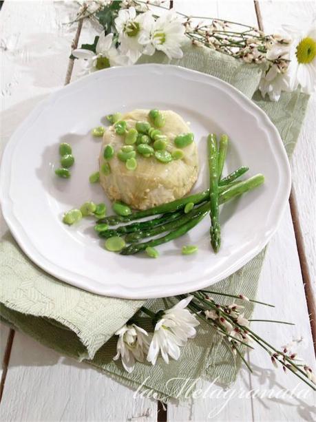 Mini flan di cipollotti con asparagi e fave
