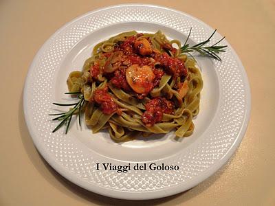 RICETTE DI PASTA FRESCA ... TAGLIATELLE VERDI CON SUGO DI FUNGHI  E SALSICCIA ...