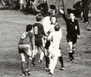 L'arbitro francese annulla il gol a Lorimer