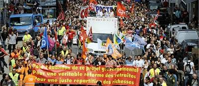 Il Collasso della Sicurezza Sociale: I Lavoratori Francesi affrontano il Programma Politico Neoliberista