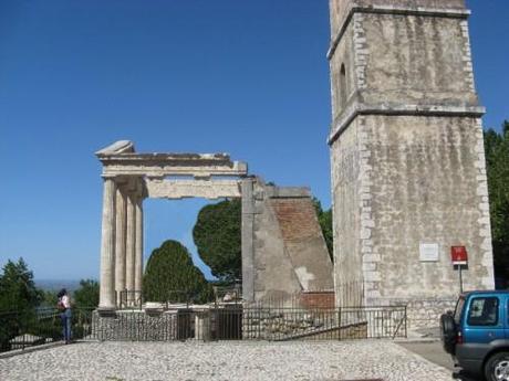 Cinque colonne trafugate dai templi di Cori!