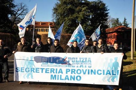 La protesta dei poliziotti ad Arcore