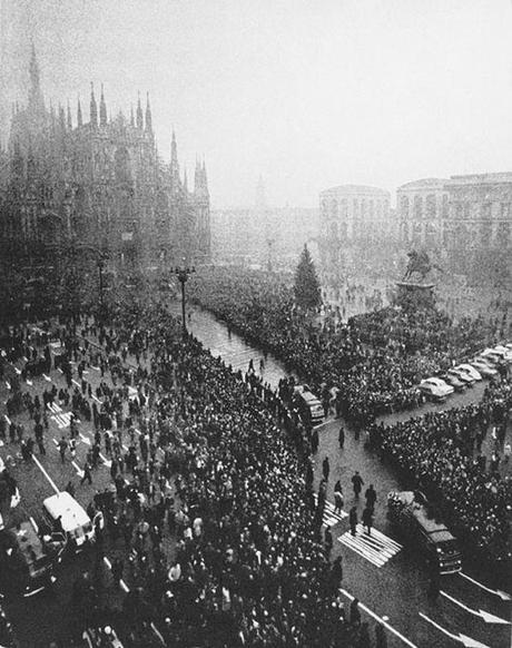 Piazza Fontana – il cuore esatto di Milano