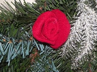 Ghirlanda natalizia con rose superfacili. Tutorial / Décoration de Noel 1: la guirlande vite-faite. Tutoriel