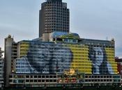 Aviva proietta muri...(FB, Charity)