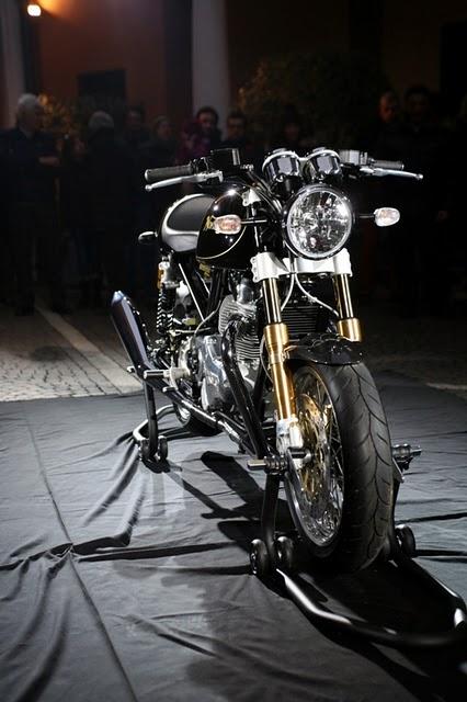 Presentazione Norton Commando Italia