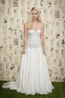 COLLEZIONE ABITI DA SPOSA IVY&ASTER;: UNO STILE ETERO E FLUTTUANTE