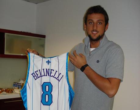 La maglia di Marco Belinelli all’asta per il “Cesvi”