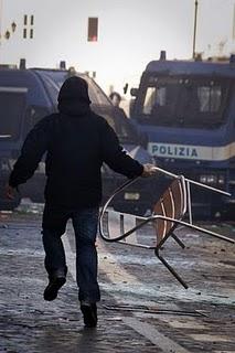 Guerriglia tafferugli e tre voti... di troppo