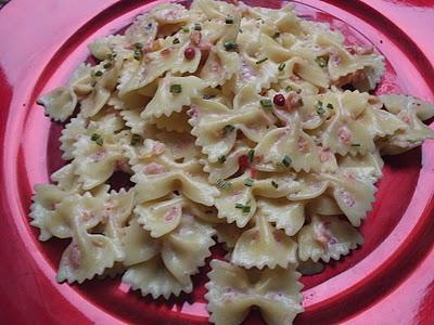 Cenabis bene apud me, Farfalle vintage panna e salmone