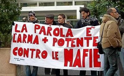 L'antimafia della disperazione: imprenditore vende i suoi organi su Internet in segno di ribellione.