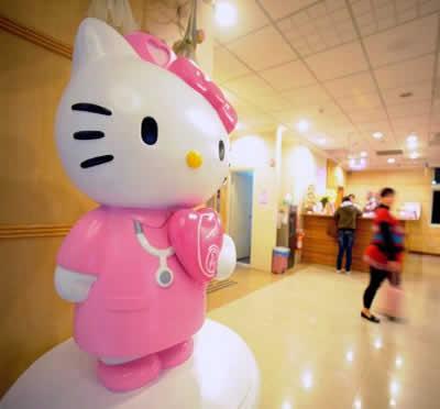 ASSURDO!!! L'OSPEDALE DI MATERNITA' DI HELLO KITTY