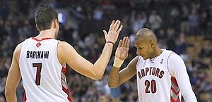 Andrea Bargnani esulta con Leandro Barbosa. Ap