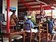 Port Denarau Serenaders cantano canzone Fijiana vivo (Video)