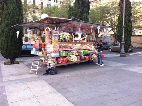 Esposto alla Procura della Repubblica contro i camion-bar illegali. Il Comune ha autorizzato postazioni contrarie al Codice della Strada. Perché?