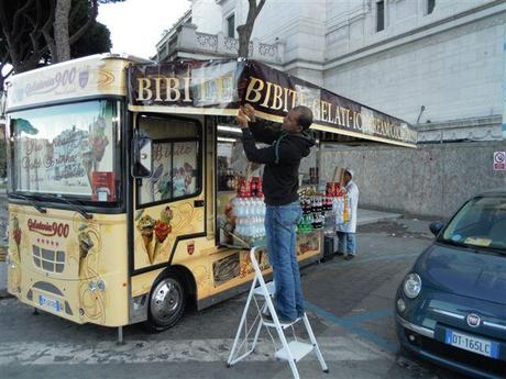 Esposto alla Procura della Repubblica contro i camion-bar illegali. Il Comune ha autorizzato postazioni contrarie al Codice della Strada. Perché?