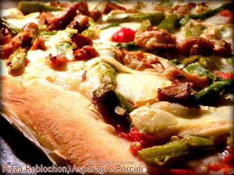 PIZZA CON REBLOCHON, ASPARAGI E PORCINI