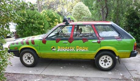 Una vecchia Subaru diventa una macchina del Jurassic Park