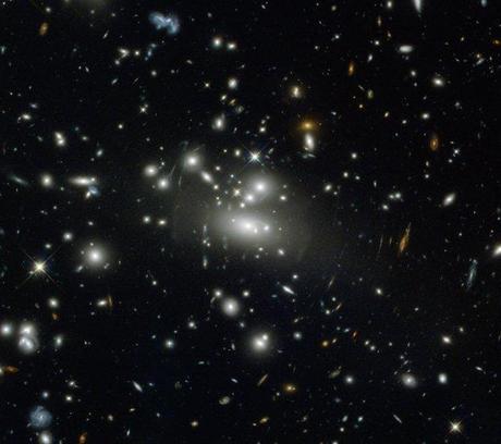 Abell S1077, una ‘nuova’ lente gravitazionale