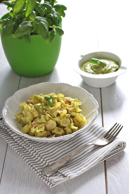 3 Perline al Parmigiano Reggiano con pesto di fave e noci piatto finito