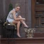 Sharon Stone, 55 anni. Durante un set, mostra delle gambe perfette