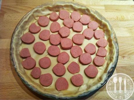 Sfogliata ai formaggi, funghi, wurstel al curry