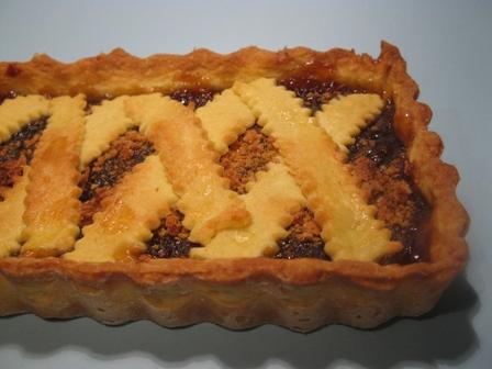 Crostatina lunga lunga ma con marmellata e amaretti e una notizia interessante per tutti!!!