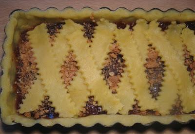 Crostatina lunga lunga ma con marmellata e amaretti e una notizia interessante per tutti!!!