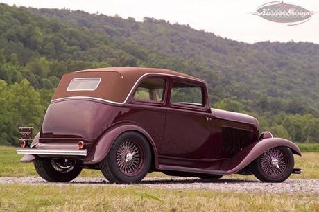 Johnson's Hot Rod Shop - Ford '32 Duecenberg B-400