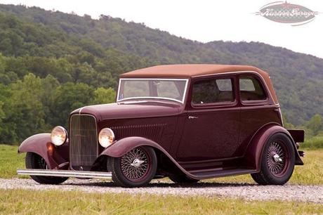 Johnson's Hot Rod Shop - Ford '32 Duecenberg B-400