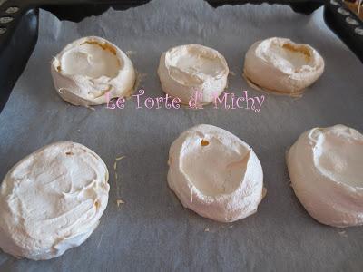 Mini Pavlova alle fragoline di bosco