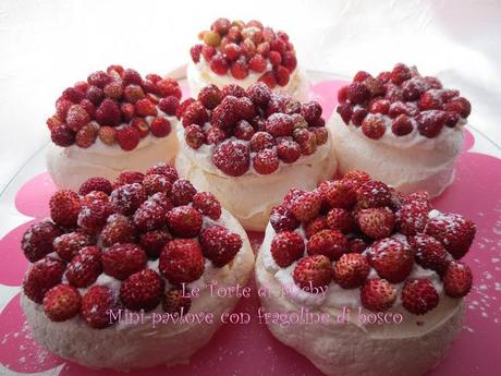 Mini Pavlova alle fragoline di bosco