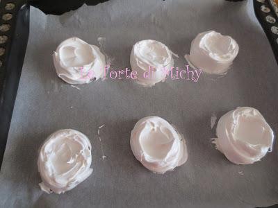 Mini Pavlova alle fragoline di bosco