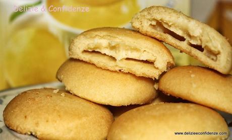 Frollini con crema al limone Frollini con crema al limone