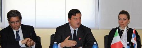 Il Vice-Ministro Calenda tra Pietro Celi e S.E. Ana Hrustanovic