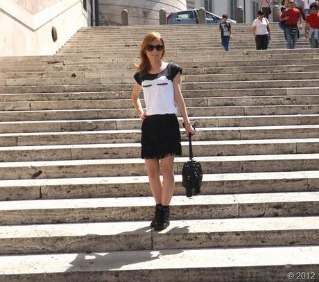 lulu guinnes tee, lulu guinness, fringe skirt, hm new icons, fashion blogger roma, wedge sneakers