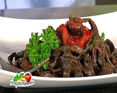 Tagliolini al nero con sugo ai polipetti